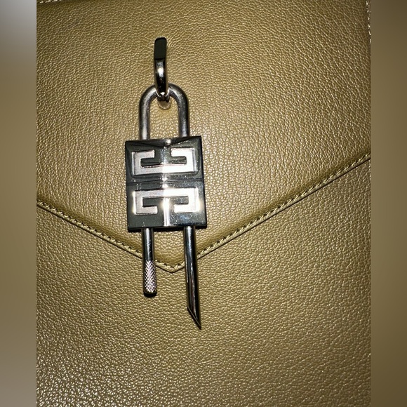 Givenchy tote - Picture 3 of 10